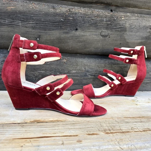 Nine West NEW!! Willison Red Wine Seude, Gold Studded Caged, Wedge Sandal. 9.5M - Picture 4 of 15